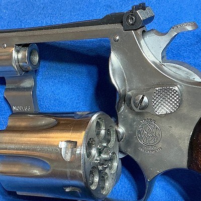 MODEL 63 no dash = SMITH & WESSON = NICKEL = 4 INCH = FACTORY GRIPS # TO THE GUN = 6 SHOT .22 LR - Image 2 of 9