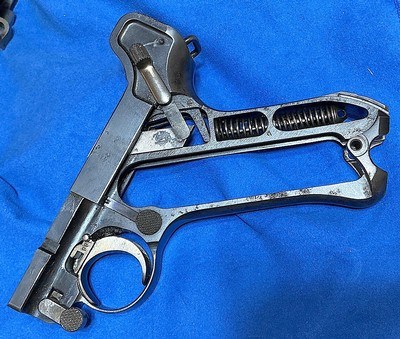 PERU = LUGER # 399V = ONE of 50 MADE = ONE of 4 REMAINING = 98% Condition = Matching HOLSTER & Numbered MAGAZINE = - Image 9 of 14