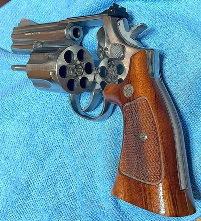 FLORIDA TROOPERS MODEL 686-3 = new old stock= POLICE = COMMEMORATIVE 50th = .357 / 38 REVOLVER = LIMITED PRODUCTION 1/394 - Image 1 of 10