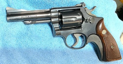 S & W = PRE MODEL 10 , m&p = BLUE = FOUR (4) INCH =98% CONDITION = Grey / Gray / Silver box w/ S&W paper wrap == - Image 6 of 13