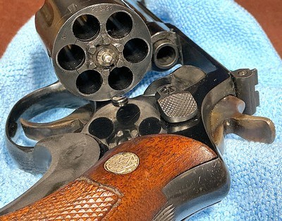 S & W = PRE MODEL 10 , m&p = BLUE = FOUR (4) INCH =98% CONDITION = Grey / Gray / Silver box w/ S&W paper wrap == - Image 10 of 13