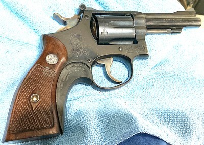 S & W = PRE MODEL 10 , m&p = BLUE = FOUR (4) INCH =98% CONDITION = Grey / Gray / Silver box w/ S&W paper wrap == - Image 7 of 13