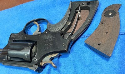 S & W = PRE MODEL 10 , m&p = BLUE = FOUR (4) INCH =98% CONDITION = Grey / Gray / Silver box w/ S&W paper wrap == - Image 13 of 13
