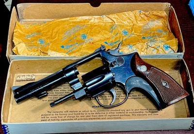 S & W = PRE MODEL 10 , m&p = BLUE = FOUR (4) INCH =98% CONDITION = Grey / Gray / Silver box w/ S&W paper wrap == - Image 2 of 13
