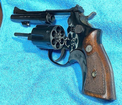 S & W = PRE MODEL 10 , m&p = BLUE = FOUR (4) INCH =98% CONDITION = Grey / Gray / Silver box w/ S&W paper wrap == - Image 3 of 13