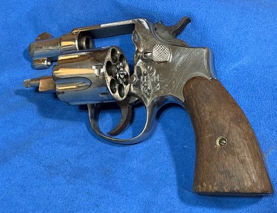U.S. NAVY PILOTS COMBAT CARRY GUN = 1950's KOREA ERA = S&W TWO (2)INCH = WORN NICKEL = MECHANICALLY SOUND - Image 1 of 5
