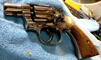 U.S. NAVY PILOTS COMBAT CARRY GUN = 1950's KOREA ERA = S&W TWO (2)INCH = WORN NICKEL = MECHANICALLY SOUND - Image 10 of 13