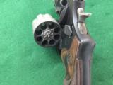 S&W 327 357mag 8 shot Performance Center
- 6 of 6