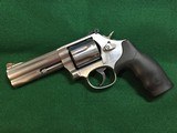 Smith & Wesson 686 357 magnum 4"7 shot - 1 of 3