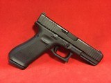 Glock G22 Gen5 MOS 40 S&W Caliber with 4.49" 15+1 Capacity - 2 of 5