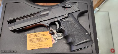 Magnum Research DE357L5IMB Desert Eagle L5 357 Mag Caliber with 5" Muzzle Brake/Picatinny Rail Barrel, 9+1 Capacity, Black Anodized Finish