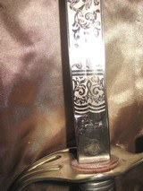US 1902 Pattern Army Officer’s Sword, E Pluribus Unum engraved WWI two ring metal saber with original metal scabbard. - 7 of 13