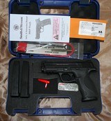 Smith & Wesson M&P40 40 S&W Pistol with Three Magazines and hard case - 9 of 9