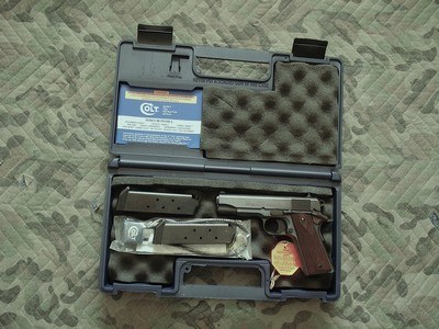 Colt Commander .45 ACP with hard case and two magazines - Image 4 of 7
