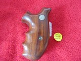 SMITH & WESSON ROUND BUTT FINGER GROOVE N FRAME GRIPS - NOT REPRODUCTIONS - 1 of 7