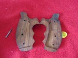 SMITH & WESSON ROUND BUTT FINGER GROOVE N FRAME GRIPS - NOT REPRODUCTIONS - 4 of 7