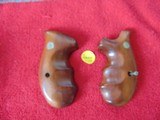SMITH & WESSON K FRAME ROUND BUTT FINGER GROOVE GRIPS - ORIGINAL SMITH GRIPS - 7 of 9