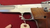 sold--- SMITH & WESSON MODEL 2206TGT SEMI AUTO TARGET PISTOL RARE STEEL FRAME GUN - 2 of 14