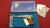 sold - anthony- SMITH & WESSON MODEL 41 NO DASH SEMI AUTO TARGET PISTOL 22 LR WITH BOX - 1 of 18
