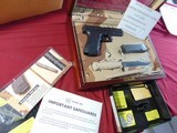 SALE PENDING JOE-- GLOCK 17 OPERATION DESERT STORM 1 OF 1000 COMMEMORATIVE SEMI AUTO PISTOL WITH DISPLAY - 12 of 21