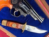 SMITH & WESSON 19-3 TEXAS RANGER COMMEMORATIVE 357 MAGNUM WITH DISPLAY & KNIFE - 2 of 19