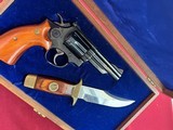 SMITH & WESSON 19-3 TEXAS RANGER COMMEMORATIVE 357 MAGNUM WITH DISPLAY & KNIFE - 3 of 19