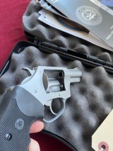 CHARTER ARMS UNDERCOVERETTE STAINLESS REVOLVER 32 MAG - 4 of 7