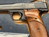 SMITH & WESSON MODEL 41 SEMI AUTO PISTOL 22LR - MINTY !! - 6 of 25