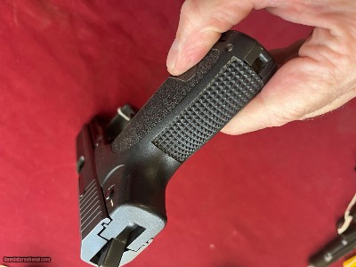 HECKLER & KOCK HK USP 40 SEMI AUTO PISTOL 40 S&W - Image 9 of 10