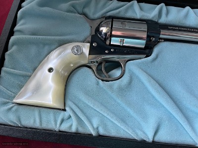 COLT SINGLE ACTION ARMY REVOLVER LAWMAN SERIES ~ WILD BILL HICKOK ~45LC MADE IN 1969 ~ Sale $3250.00 - Image 4 of 10