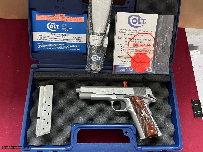 COLT 1911 GOVERNMENT MODEL SEMI AUTO PISTOL 38 SUPER - Image 3 of 16