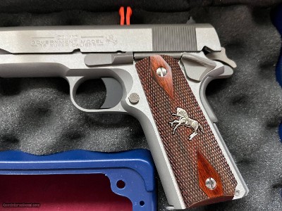 COLT 1911 GOVERNMENT MODEL SEMI AUTO PISTOL 38 SUPER - Image 6 of 16