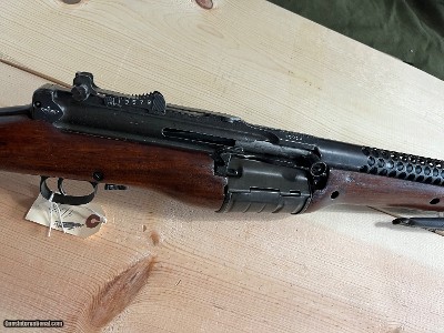 JOHNSON MODEL 1941 MILITARY SEMI AUTO RIFLE 30-06 W/ BAYONET - Image 3 of 25