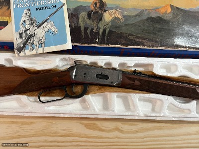 SALE $ 1350.00 ~ WINCHESTER MODEL 1894 LEVER ACTION LENDENDARY FRONTIERSMEN RIFLE 38-55 CALIBER - Image 4 of 22
