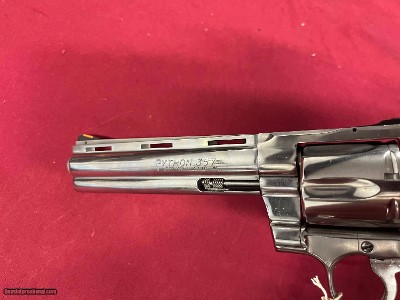 COLT PYTHON 357 MAGNUM STAINLESS 6 - Image 3 of 7