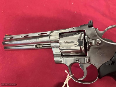 COLT PYTHON 357 MAGNUM STAINLESS 6 - Image 5 of 7