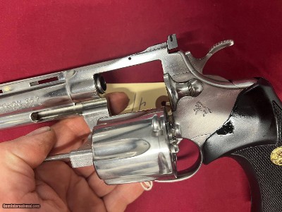 COLT PYTHON 357 MAGNUM STAINLESS 6 - Image 6 of 7