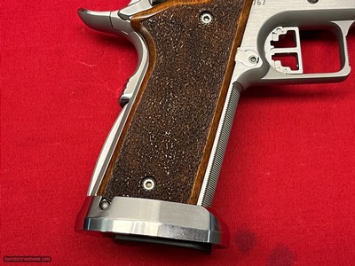 Sale $7250 ~ SVI INFINITY ULTIMATCH 1911 COMPETETION 45ACP SEMI AUTO PISTOL - Image 9 of 23