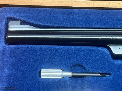 SMITH & WESSON MODEL 27-2 REVOLVER W/ PRESENTATION CASE - Image 5 of 15