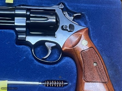 SMITH & WESSON MODEL 27-2 REVOLVER W/ PRESENTATION CASE - Image 13 of 15