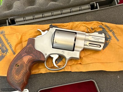 SMITH & WESSON MODEL 629-6 PERFORMANCE CENTER REVOLVER 2 1/2