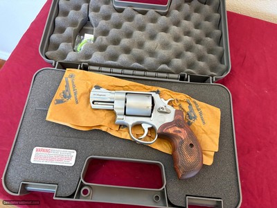 SMITH & WESSON MODEL 629-6 PERFORMANCE CENTER REVOLVER 2 1/2