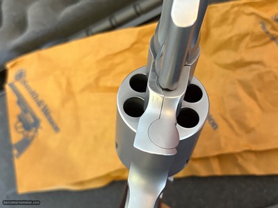 SMITH & WESSON MODEL 629-6 PERFORMANCE CENTER REVOLVER 2 1/2