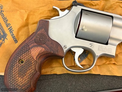 SMITH & WESSON MODEL 629-6 PERFORMANCE CENTER REVOLVER 2 1/2