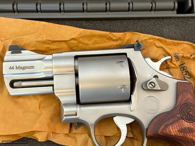 SMITH & WESSON MODEL 629-6 PERFORMANCE CENTER REVOLVER 2 1/2