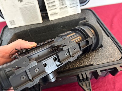 ZEUS PRO 640 4-32x100 THERMAL IMAGING WEAPONS SIGHT - Image 5 of 8