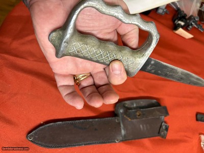 WWII AUSTRALIAN AKE FIGHTING KNIFE W/ SHEATH - Image 6 of 7