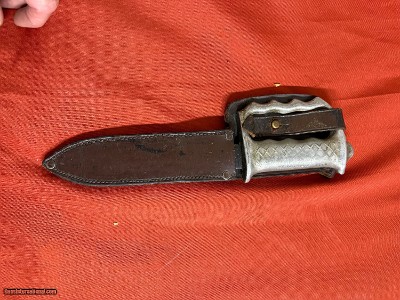 WWII AUSTRALIAN AKE FIGHTING KNIFE W/ SHEATH - Image 2 of 7