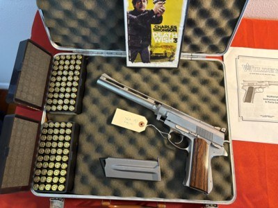 WILDEY SEMI AUTO PISTOL STAINLESS SEMI AUTO PISTOL 475 WITH 100 RDS AMMO