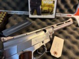 WILDEY SEMI AUTO PISTOL STAINLESS SEMI AUTO PISTOL 475 WITH 100 RDS AMMO - 5 of 15